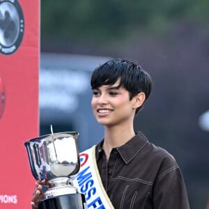 Eve Gilles (Miss France 2024) - Remise de prix de l'épreuve GCL of Paris lors de la 10ème édition du "Longines Paris Eiffel Jumping" à la Plaine de Jeux de Bagatelle à Paris le 21 juin 2024. © Pierre Perusseau / Veeren / Bestimage 