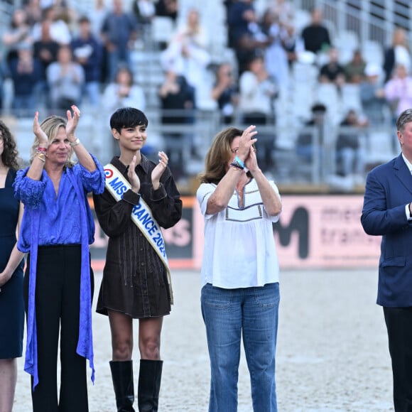 Virginie Coupérie-Eiffel, Eve Gilles, miss France 2024, Valérie Deltour, Jan Tops - Remise de prix de l'épreuve GCL of Paris lors de la 10ème édition du "Longines Paris Eiffel Jumping" à la Plaine de Jeux de Bagatelle à Paris le 21 juin 2024. © Pierre Perusseau / Veeren / Bestimage 