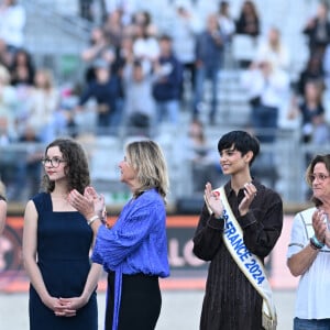 Virginie Coupérie-Eiffel, Eve Gilles, miss France 2024, Valérie Deltour, Jan Tops - Remise de prix de l'épreuve GCL of Paris lors de la 10ème édition du "Longines Paris Eiffel Jumping" à la Plaine de Jeux de Bagatelle à Paris le 21 juin 2024. © Pierre Perusseau / Veeren / Bestimage 