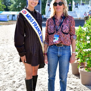 Eve Gilles, miss France 2024 et Virginie Coupérie-Eiffel - Miss France 2024 fait une apparition lors de la 10ème édition du "Longines Paris Eiffel Jumping" à la Plaine de Jeux de Bagatelle à Paris le 21 juin 2024. © Veeren / Perusseau / Bestimage 