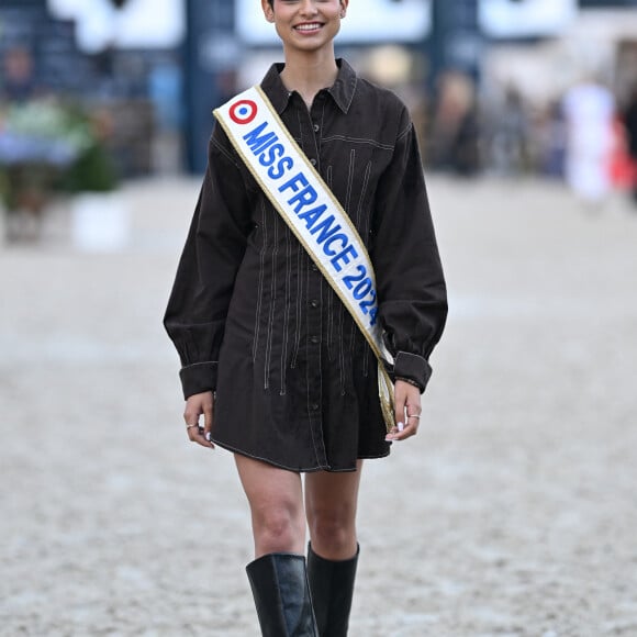 Eve Gilles, Miss France 2024 - Miss France 2024 fait une apparition lors de la 10ème édition du "Longines Paris Eiffel Jumping" à la Plaine de Jeux de Bagatelle à Paris le 21 juin 2024. © Veeren / Perusseau / Bestimage 