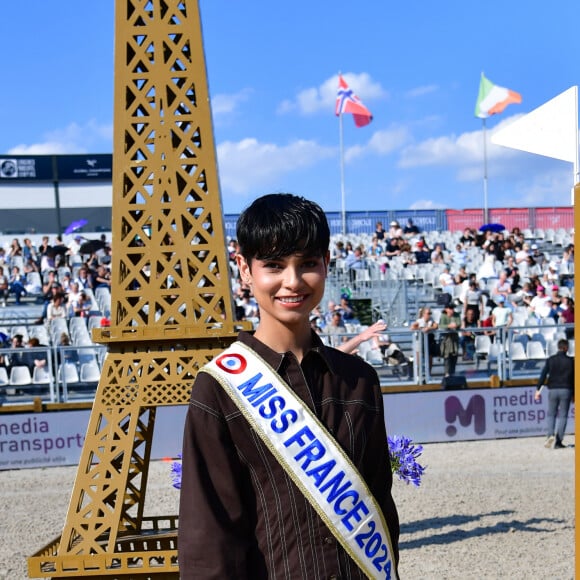 Eve Gilles, miss France 2024 - Miss France 2024 fait une apparition lors de la 10ème édition du "Longines Paris Eiffel Jumping" à la Plaine de Jeux de Bagatelle à Paris le 21 juin 2024. © Veeren / Perusseau / Bestimage 