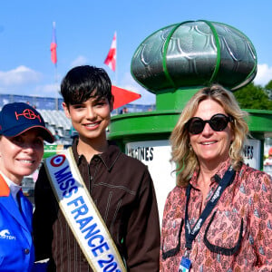 Edwina Tops-Alexander, Eve Gilles, miss France 2024 et Virginie Coupérie-Eiffel - Miss France 2024 fait une apparition lors de la 10ème édition du "Longines Paris Eiffel Jumping" à la Plaine de Jeux de Bagatelle à Paris le 21 juin 2024. © Veeren / Perusseau / Bestimage 