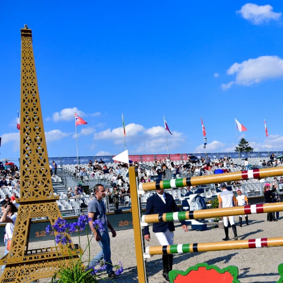 Eve Gilles, miss France 2024 - Miss France 2024 fait une apparition lors de la 10ème édition du "Longines Paris Eiffel Jumping" à la Plaine de Jeux de Bagatelle à Paris le 21 juin 2024. © Veeren / Perusseau / Bestimage 