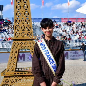 Eve Gilles, miss France 2024 - Miss France 2024 fait une apparition lors de la 10ème édition du "Longines Paris Eiffel Jumping" à la Plaine de Jeux de Bagatelle à Paris le 21 juin 2024. © Veeren / Perusseau / Bestimage 