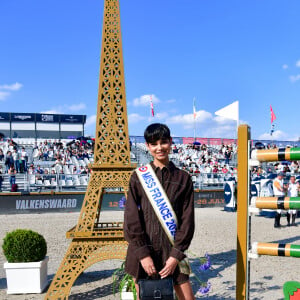 Eve Gilles, miss France 2024 - Miss France 2024 fait une apparition lors de la 10ème édition du "Longines Paris Eiffel Jumping" à la Plaine de Jeux de Bagatelle à Paris le 21 juin 2024. © Veeren / Perusseau / Bestimage 