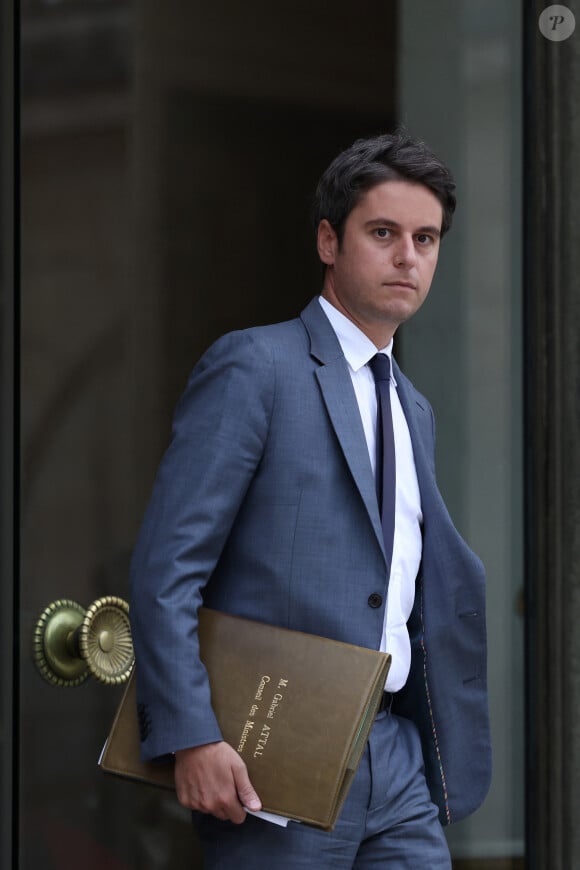 Le premier ministre, Gabriel Attal à la sortie du conseil des ministres, au palais présidentiel de l'Elysée à Paris, France. © Stéphane Lemouton/Bestimage