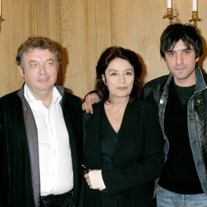 Dominique Besnehard, Anouk Aimée et Samuel Benchetrit à Paris.