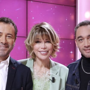 Exclusif - Isabelle Morizet (Karen Cheryl), Bernard Montiel et Jean-Baptiste Guegan - Enregistrement de l'émission "Les Grands du Rire", présentée par B.Montiel et K.Cheryl (I.Morizet), et diffusée le 29 juin sur C8. Le 18 décembre 2023 © Cédric Perrin / Bestimage