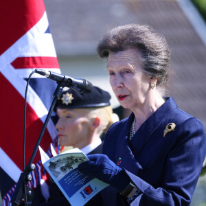 La princesse Anne d'Angleterre au cimetière militaire de Bayeux, à l'occasion des commémorations du 80ème anniversaire du débarquement (D-Day). Le 5 juin 2024 © Jonathan Buckmaster / Mirrorpix / Bestimage 