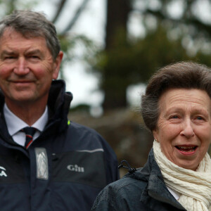 Si son mari Timothy Laurence a indiqué qu'elle allait bien en dépit des circonstances, 
La princesse Anne et son mari Timothy Laurence le 5 mai 2024