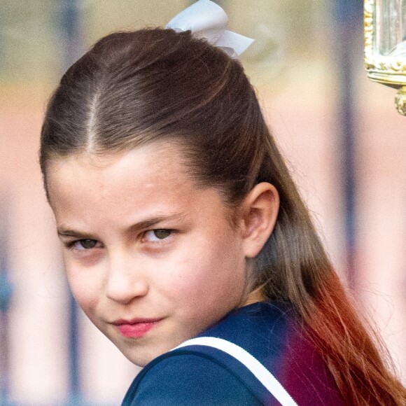 La princesse Charlotte était déchaînée lors de sa rencontre avec une grande star américaine. 
La princesse Charlotte de Galles - Les membres de la famille royale britannique lors de la parade Trooping the Color à Londres, Royaume Uni. © Backgrid USA/Bestimage 