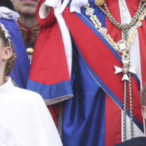 La princesse Charlotte de Galles, le prince Louis de Galles - La famille royale britannique salue la foule sur le balcon du palais de Buckingham lors de la cérémonie de couronnement du roi d'Angleterre à Londres le 5 mai 2023. 
