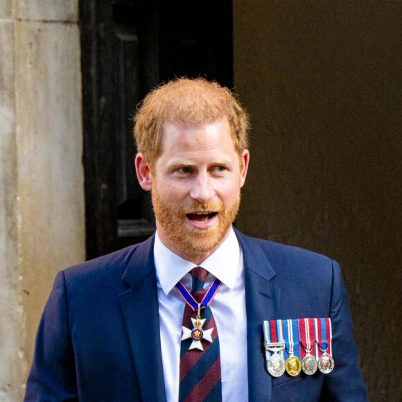 Le prince Harry, duc de Sussex arrive à la célébration du 10ème anniversaire des Invictus Games, en la cathédrale Saint-Paul à Londres, le 8 mai 2024. Venu sans sa femme et ses enfants, il ne rencontrera pas son père qui lutte actuellement contre un cancer. © MISC/Backgrid USA/Bestimage 