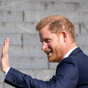 Le prince Harry, duc de Sussex arrive à la célébration du 10ème anniversaire des Invictus Games, en la cathédrale Saint-Paul à Londres, le 8 mai 2024. Venu sans sa femme et ses enfants, il ne rencontrera pas son père qui lutte actuellement contre un cancer. © MISC/Backgrid USA/Bestimage 