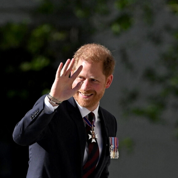 Le prince Harry, duc de Sussex arrive à la célébration du 10ème anniversaire des Invictus Games, en la cathédrale Saint-Paul à Londres, le 8 mai 2024. Venu sans sa femme et ses enfants, il ne rencontrera pas son père qui lutte actuellement contre un cancer. © Zahu/Backgrid UK/Bestimage 