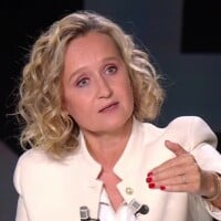 "Soyez respectueux !" : Caroline Roux prise à partie par Jordan Bardella après un vif échange avec Gabriel Attal (VIDEO)