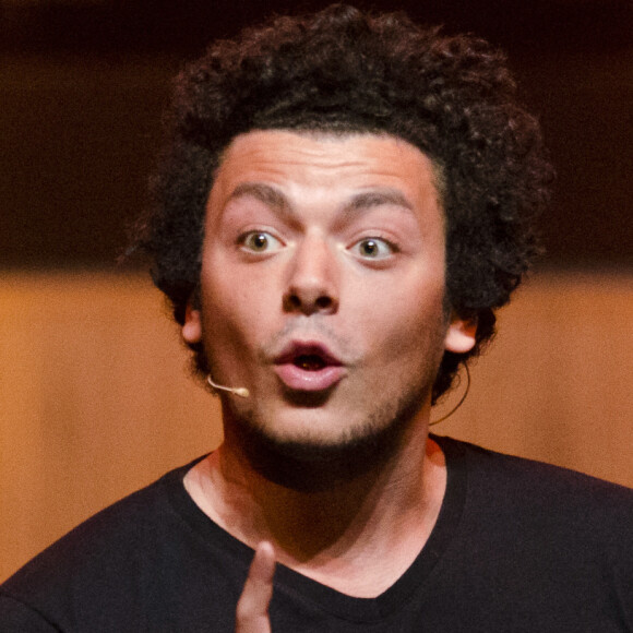 Kevin Smadja aka Kev Adams, humoriste français et personnalité de la télévision, se produit dans son one man show 'The Young Man Show tour', lors du festival 'Performance d'Acteur 2012' au 'Palais des Festivals' à Cannes, France, le 05 juin 2012. Photo par Patrice Masante/ABACAPRESS.COM