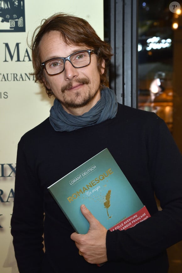 Lorànt Deutsch présente son nouveau livre "Romanesque" dans le cadre du Lundi Des Ecrivains au café Les Deux Magots à Paris le 18 décembre 2019. © Giancarlo Gorassini/Bestimage