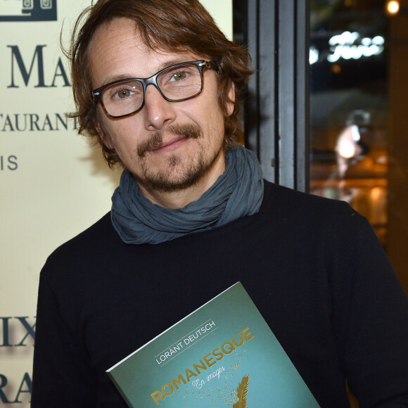 Lorànt Deutsch présente son nouveau livre "Romanesque" dans le cadre du Lundi Des Ecrivains au café Les Deux Magots à Paris le 18 décembre 2019. © Giancarlo Gorassini/Bestimage