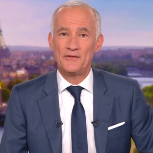 Au lendemain du premier tour des élections législatives, Gilles Bouleau a bouleversé son journal de 20 heures sur TF1
Gilles Bouleau sur le plateau du 20 heures de TF1