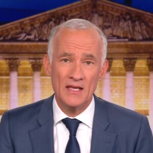 Le présentateur du 20 heures est revenu sur les conséquences du premier tour des élections législatives
Gilles Bouleau sur le plateau du 20 heures de TF1