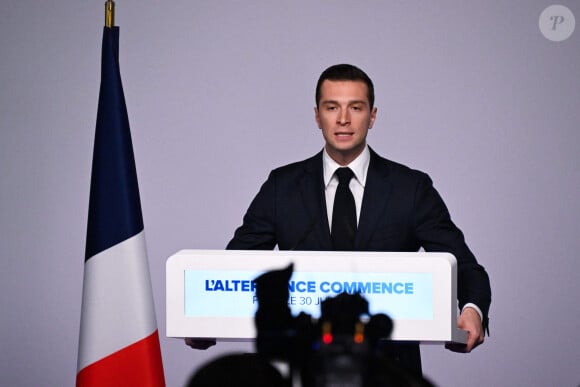 Rassemblement national (RN) et principal eurodéputé, Jordan Bardella, prononce un discours lors de la soirée de résultats du premier tour des élections législatives à Paris le 30 juin 2024.