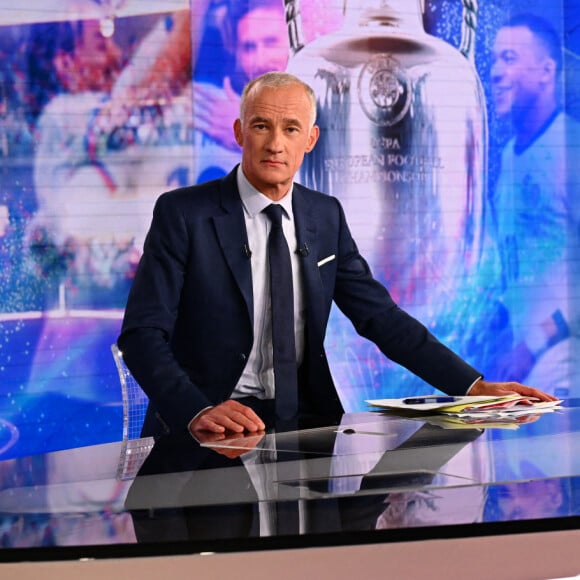 Gilles Bouleau et Didier Deschamps sur le plateau du 20 heures de TF1