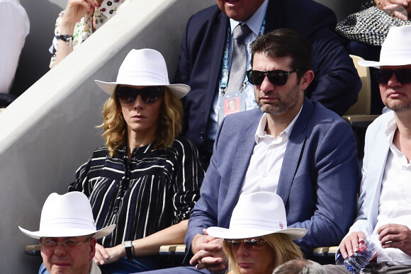 Laurie Delhostal et son compagnon Pierre Rabadan - People dans les tribunes lors de la finale messieurs des internationaux de France de tennis de Roland Garros 2019 à Paris le 9 juin 2019. © JB Autissier/Panoramic/Bestimage