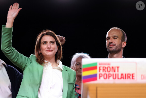 Elle est une figure montant du Nouveau Front populaire
Marine Tondelier (EELV) lors du rassemblement du Nouveau Front populaire après le premier tour des élections législatives anticipées, place de la République à Paris, France, 30 juin 2024. © Stéphane Lemouton / Bestimage