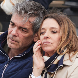 Xavier de Moulins célèbre son anniversaire.
Xavier de Moulins et sa femme Anaïs Bouton - Célébrités dans les tribunes des Internationaux de France de tennis de Roland Garros. © Moreau-Jacovides/Bestimage