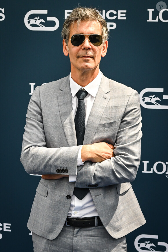 Ces deux-là s'étaient d'ailleurs unis de manière étonnante.
Xavier de Moulins au photocall de la 174ème édition du Prix de Diane Longines à l'hippodrome de Chantilly, France, le 18 juin 2023. © Matthieu Mirville/Bestimage