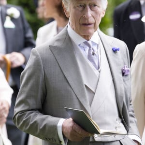 Le roi Charles III d'Angleterre assistent à la dernière journée des courses hippiques Royal Ascot, le 22 juin 2024