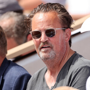 Matthew Perry dans les tribunes lors des Internationaux de France de Tennis de Roland Garros, Paris, le 9 juin 2023.