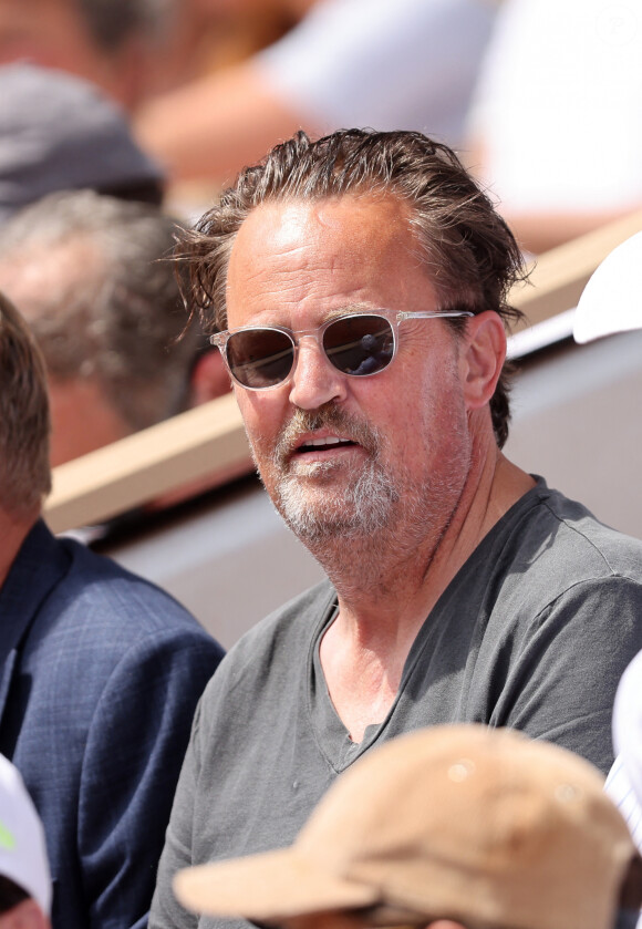 Matthew Perry dans les tribunes lors des Internationaux de France de Tennis de Roland Garros, Paris, le 9 juin 2023.