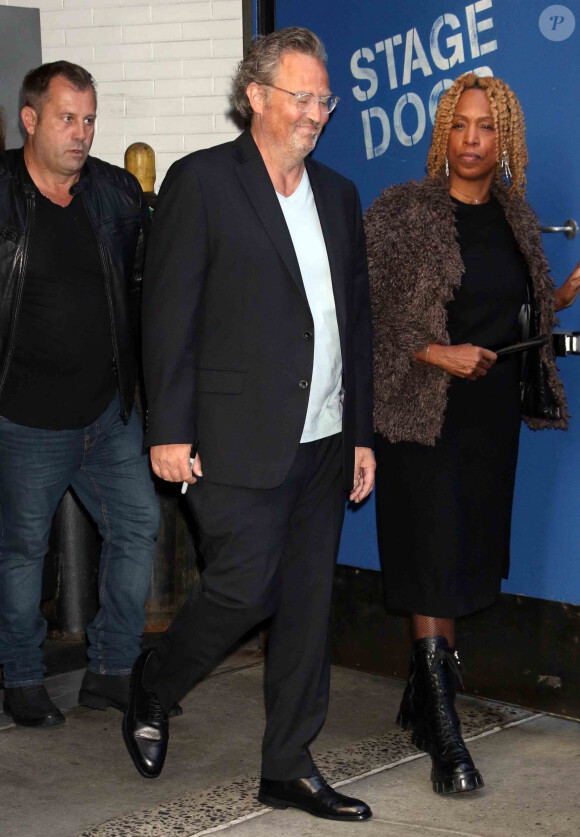 Matthew Perry est en promotion pour son livre "Friends, Lovers and the Big Terrible Thing" à l'émission Good Morning America (GMA) à New York le 31 octobre 2022