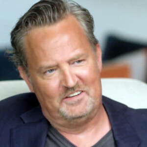 Matthew Perry dans l'émision Nightline pour la promotion de son livre "Friends, Lovers and the Big Terrible Thing" le 31 octobre 2022