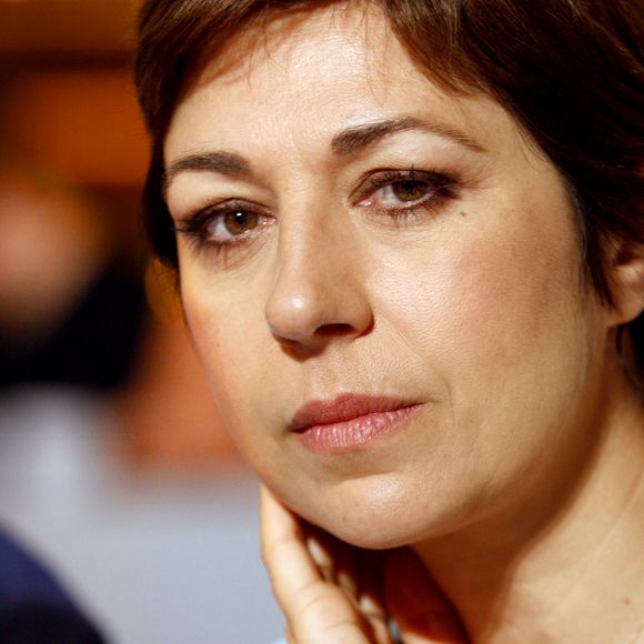 Valérie Benguigui est morte des suites d'un cancer du sein à l'âge de 52 ans, peu après avoir remporté le César de la meilleure actrice dans un second rôle
Archives - Portrait de Valérie Benguigui - Avril 2012