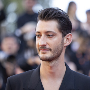 Le dernier succès du comédien : les 2 millions d'entrées pour son film "Le Comte de Monte-Cristo", sorti le 28 juin 2024
Pierre Niney pendant la montée des marches du film "Le Comte de Monte-Cristo" lors du 77ème Festival International du Film de Cannes, au Palais des Festivals, le 22 mai 2024