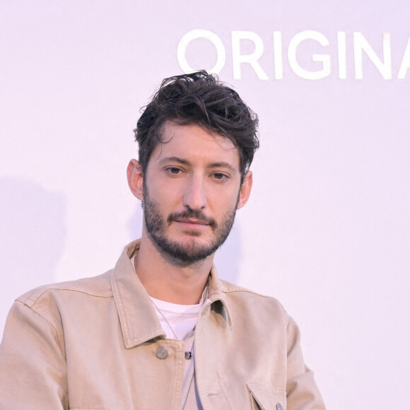 Pierre Niney cartonne mais il n'est pas le seul !
Exclusif - Pierre Niney, ambassadeur Lacoste et également égérie du parfum "Lacoste Original" - Lacoste et Interparfums ont célébré le lancement de "Lacoste Original", le premier parfum né de la collaboration récente entre les deux maisons, lors d'une cocktail party organisée sur le rooftop de l'hôtel Madame Rêve à Paris © Rachid Bellak/Bestimage