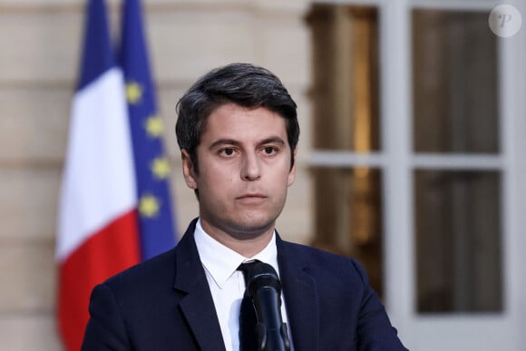 Le Premier ministre français Gabriel Attal prononce un discours à la suite des résultats du second tour des élections législatives françaises, à Matignon, Paris, le 7 juillet 2024. Il annonce sa démission. © Stéphane Lemouton / Bestimage