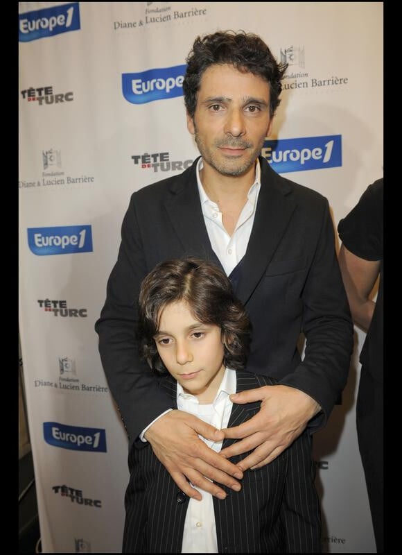 Pascal Elbé et son fils à l'avant-première du film tête de Turc au cinéma Publicis sur les Champs-Elysées à Paris le 22 mars 2010