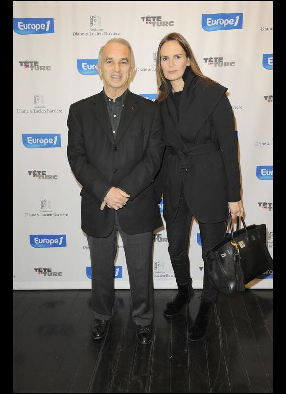 Alain Terzian et son épouse Brune lors de l'avant-première de Tête de Turc au cinéma Publicis sur l'avenue des Champs-Elysées le 22 mars 2010