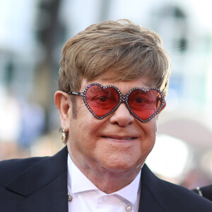 Elton John a fait le show dans un magasin de Nice

Elton John (Lunettes Gucci) - Montée des marches du film "Rocketman" lors du 72ème Festival International du Film de Cannes. © Jacovides-Moreau / Bestimage