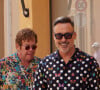 "Il n'était pas face à nous, il s'était retourné, mais il était juste devant nous", raconte le gérant à Nice-Matin
Semi-Exclusif - Elton John et son mari David Furnish, accompagnés de leurs fils Zachary 12 ans et Elijah, 9 ans, et de quelques amis, vont au restaurant "Loulou" à Ramatuelle avant de faire du shopping à Saint-Tropez, le 10 août 2023.