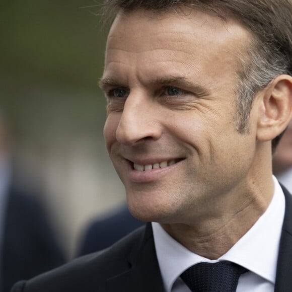 Emmanuel Macron, président de la République Française, et la Première dame Brigitte Macron, à la sortie du bureau de vote lors du deuxième tour des élections législatives au Touquet, ke 7 juillet 2024. © Eliot Blondet/Pool/Bestimage 