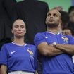 Tony Parker avec sa nouvelle compagne dégoûtés dans les tribunes après la défaite de la France à l'Euro