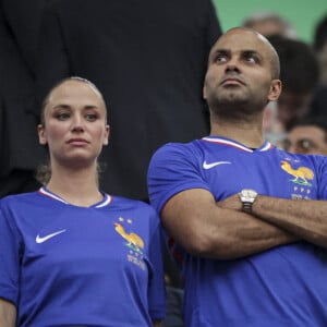 L'ancien basketteur est sa nouvelle compagne ont assisté au match France-Espagne
 
Tony Parker et sa compagne Agathe Teyssier - Célébrités dans les tribunes de la demi-finale de l'Euro 2024 entre l'Espagne et la France (2-1) à Munich en Allemagne le 9 juillet 2024.