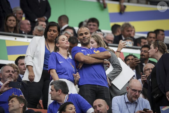 Tony Parker et sa compagne Agathe Teyssier - Célébrités dans les tribunes de la demi-finale de l'Euro 2024 entre l'Espagne et la France (2-1) à Munich en Allemagne le 9 juillet 2024.