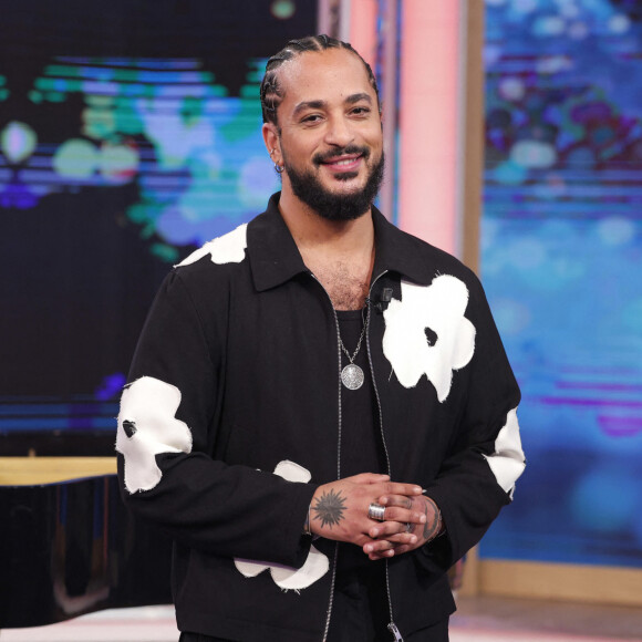 Découvrez de qui on parle !
Le chanteur Slimane participe à l'émission de télévision italienne Raiuno "La Volta Buona" à Rome, Italie, le 21 mars 2024. © ANSA/Bestimage